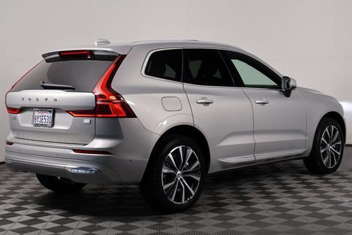 2022 Volvo XC60 Recharge Plug-In Hybrid T8 Inscription Expression