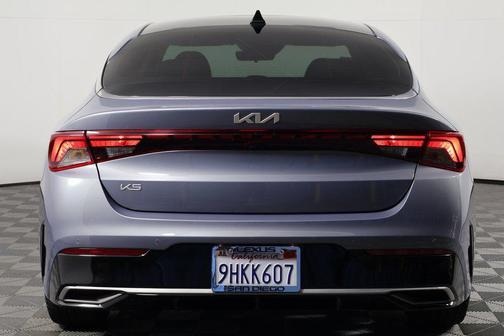 Everlasting Silver 2024 Kia K5 EX