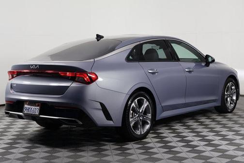 Everlasting Silver 2024 Kia K5 EX