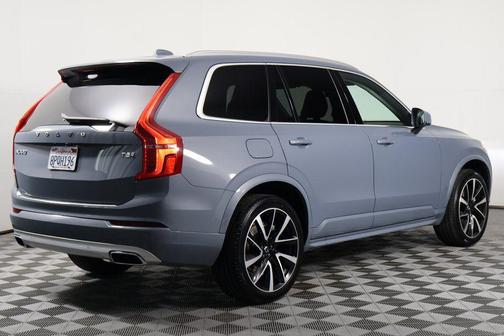 2020 Volvo XC90 Hybrid T8 Momentum 7 Passenger