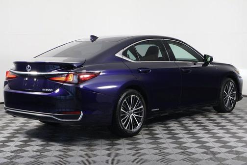 2022 Lexus ES 300h Premium