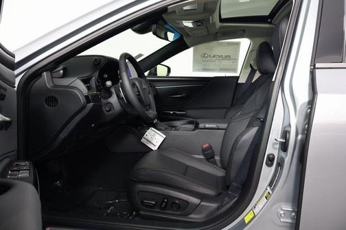 2025 Lexus ES 300h Base
