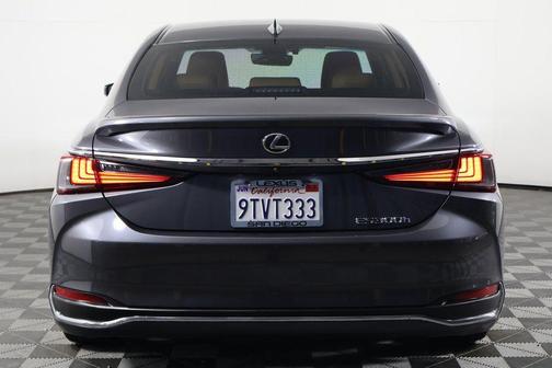 2025 Lexus ES 300h Premium