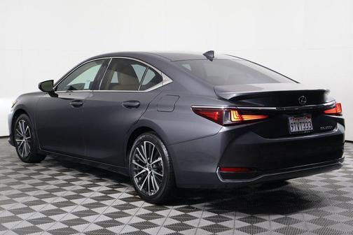 2025 Lexus ES 300h Premium