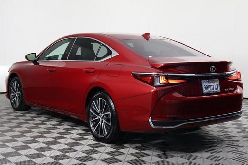 2025 Lexus ES 300h Premium