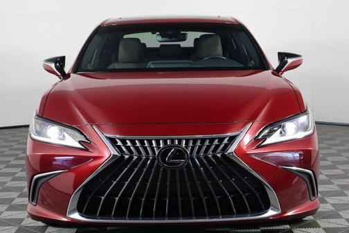 2025 Lexus ES 300h Premium