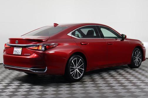 2025 Lexus ES 300h Premium