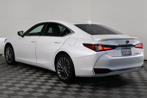2025 Lexus ES 300h Luxury