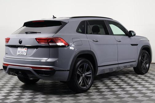Pure Gray 2021 Volkswagen Atlas Cross Sport 3.6L V6 SE w/Technology R-Line