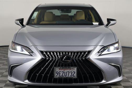 Iridium 2023 Lexus ES 300h Premium