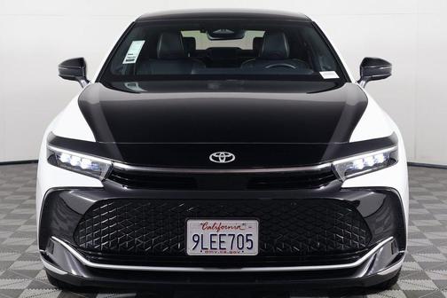 Black/Oxygen White 2024 Toyota Crown Platinum
