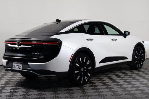Black/Oxygen White 2024 Toyota Crown Platinum