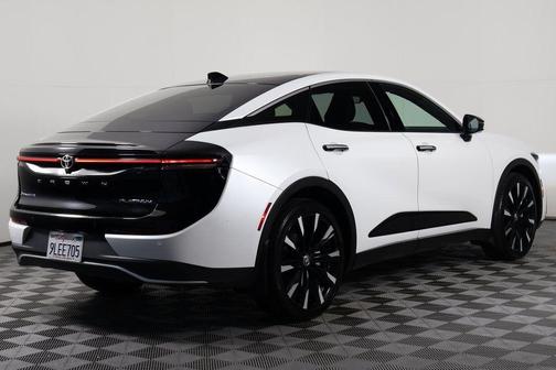 Black/Oxygen White 2024 Toyota Crown Platinum