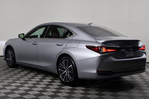 2025 Lexus ES 300h Premium