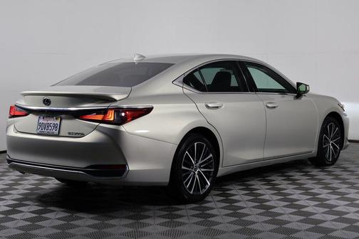 2023 Lexus ES 300h Premium