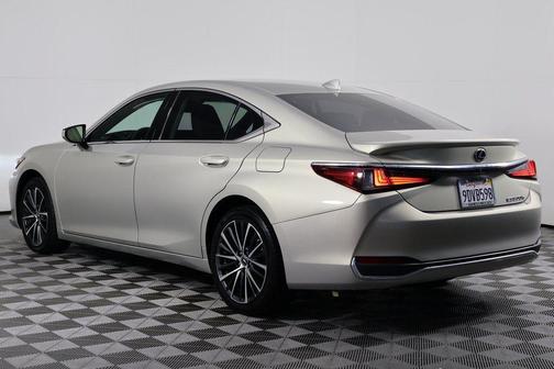 2023 Lexus ES 300h Premium