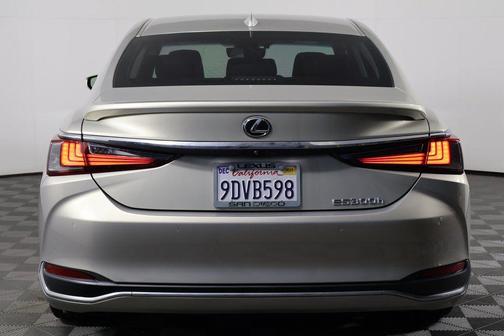 2023 Lexus ES 300h Premium