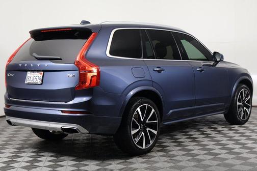 Denim Blue Metallic 2021 Volvo XC90 T6 Momentum