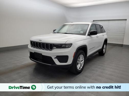 Bright White Clearcoat 2023 Jeep Grand Cherokee Laredo