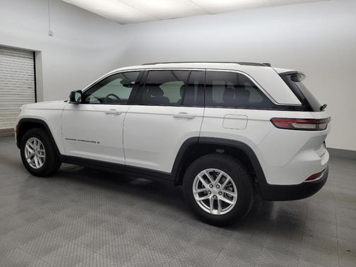 Bright White Clearcoat 2023 Jeep Grand Cherokee Laredo