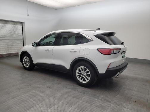 White 2021 Ford Escape SE