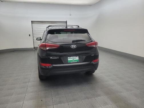 Black Noir Pearl 2017 Hyundai TUCSON SE