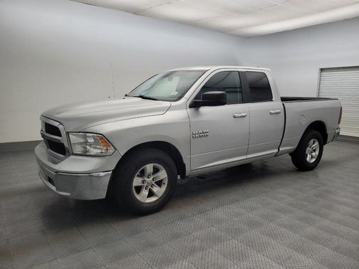 Bright Silver Metallic Clearcoat 2018 RAM 1500 SLT