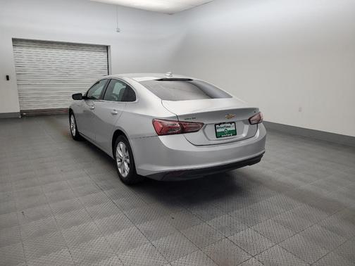 Silver Ice Metallic 2020 Chevrolet Malibu FWD LT
