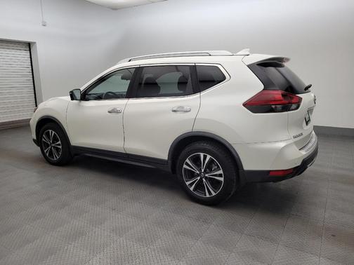 White 2019 Nissan Rogue SV