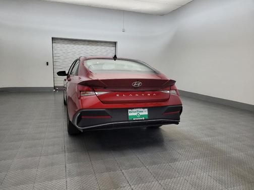 2025 Hyundai ELANTRA SE