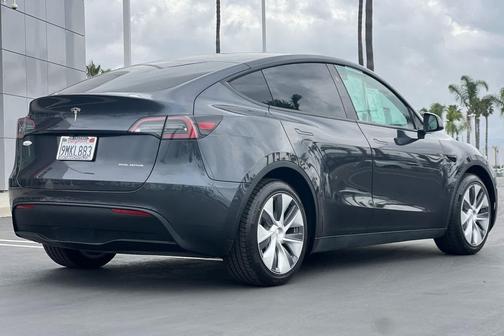 2024 Tesla Model Y Long Range Dual Motor All-Wheel Drive