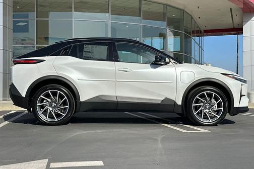 Wind Chill Pearl w/Midnight Black Metallic Roof 2026 Toyota C-HR XSE