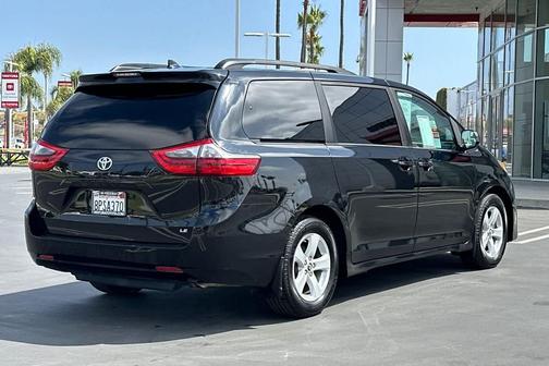2020 Toyota Sienna LE