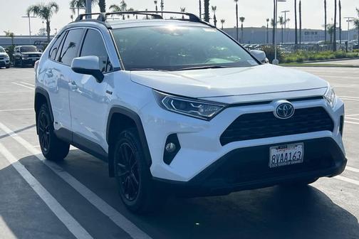 Super White 2021 Toyota RAV4 Hybrid XLE