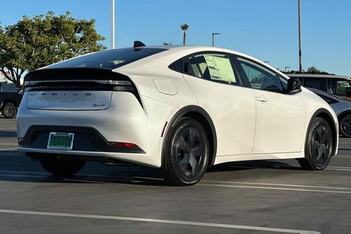 2026 Toyota Prius Plug-In Hybrid SE