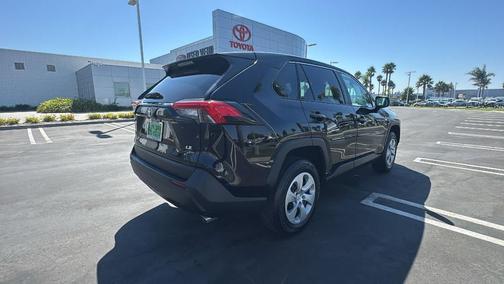 2022 Toyota RAV4 LE