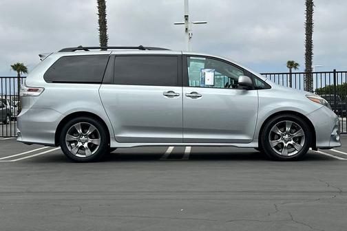 Silver Sky Metallic 2016 Toyota Sienna SE