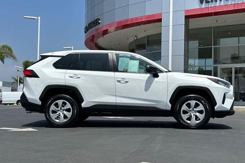 2022 Toyota RAV4 LE