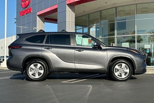 2024 Toyota Highlander LE