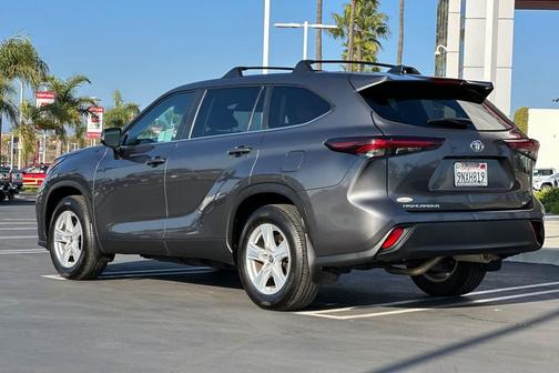 2024 Toyota Highlander LE