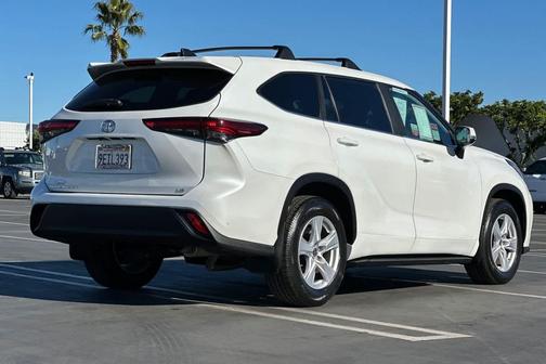 2023 Toyota Highlander LE