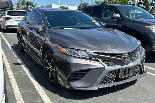 2020 Toyota Camry SE