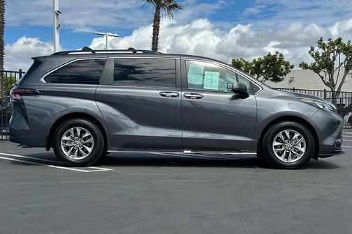 Magnetic Gray Metallic 2025 Toyota Sienna XLE
