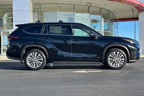 2026 Toyota Highlander Hybrid Platinum
