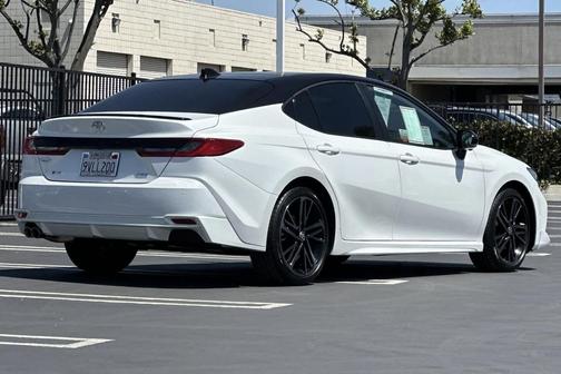 Wind Chill Pearl 2025 Toyota Camry XSE