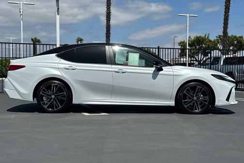 Wind Chill Pearl 2025 Toyota Camry XSE