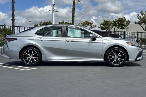 Celestial Silver Metallic 2023 Toyota Camry SE