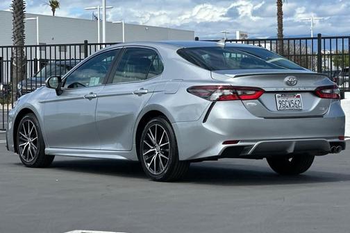 Celestial Silver Metallic 2023 Toyota Camry SE