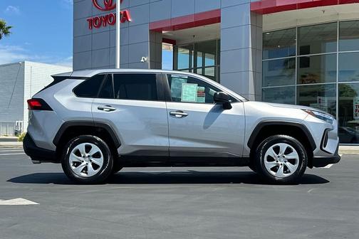 2023 Toyota RAV4 LE