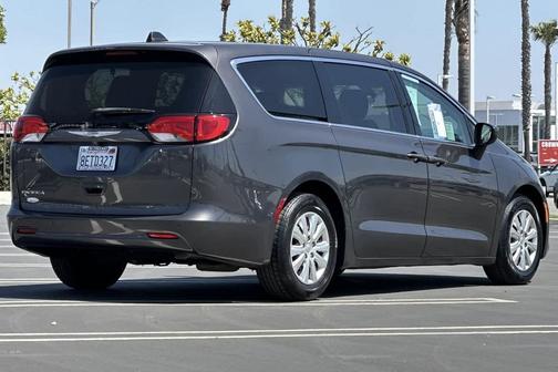 Granite Crystal Metallic Clearcoat 2018 Chrysler Pacifica L